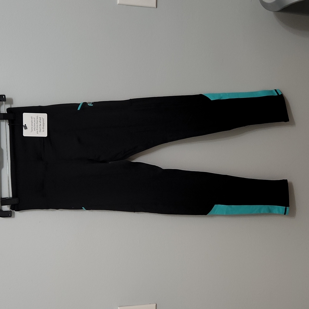 BARBELLA workout leggings with two side pockets. Size L in colors blue and black